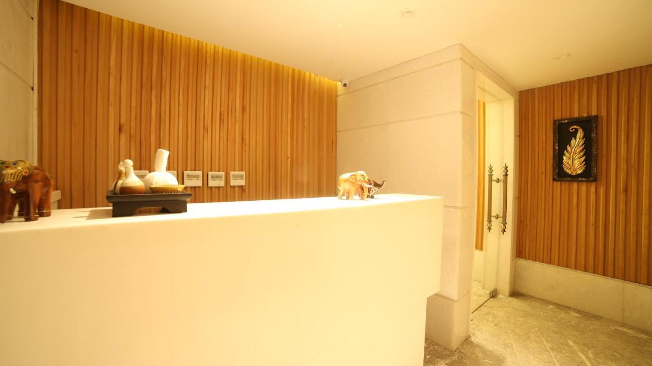Costa Riviera Hotel Varanasi Esterno foto
