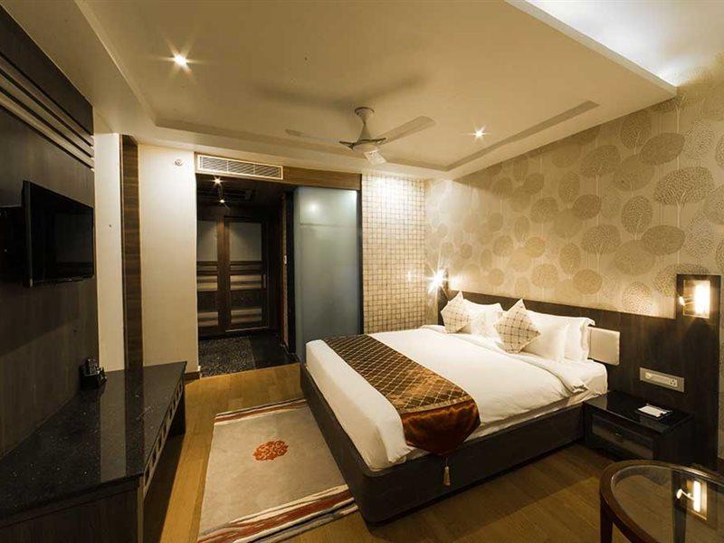 Costa Riviera Hotel Varanasi Esterno foto