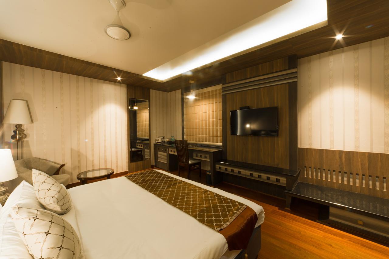 Costa Riviera Hotel Varanasi Esterno foto