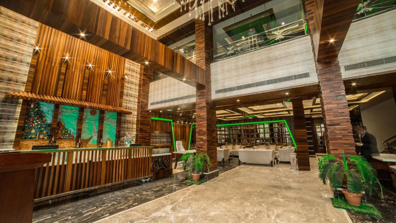 Costa Riviera Hotel Varanasi Esterno foto