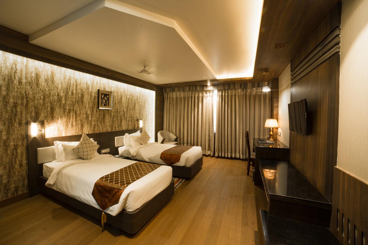Costa Riviera Hotel Varanasi Esterno foto