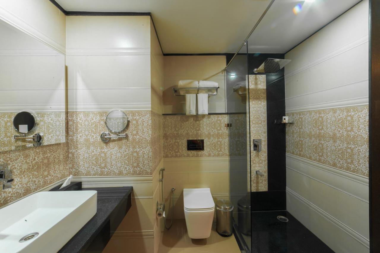Costa Riviera Hotel Varanasi Esterno foto
