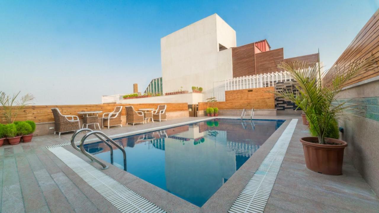 Costa Riviera Hotel Varanasi Esterno foto